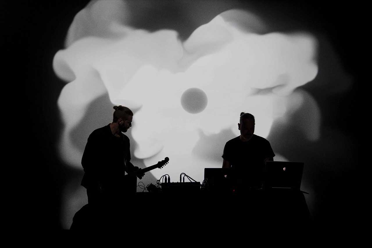 ALMA — Fluid Dynamics, performance improvisée, capture vidéo