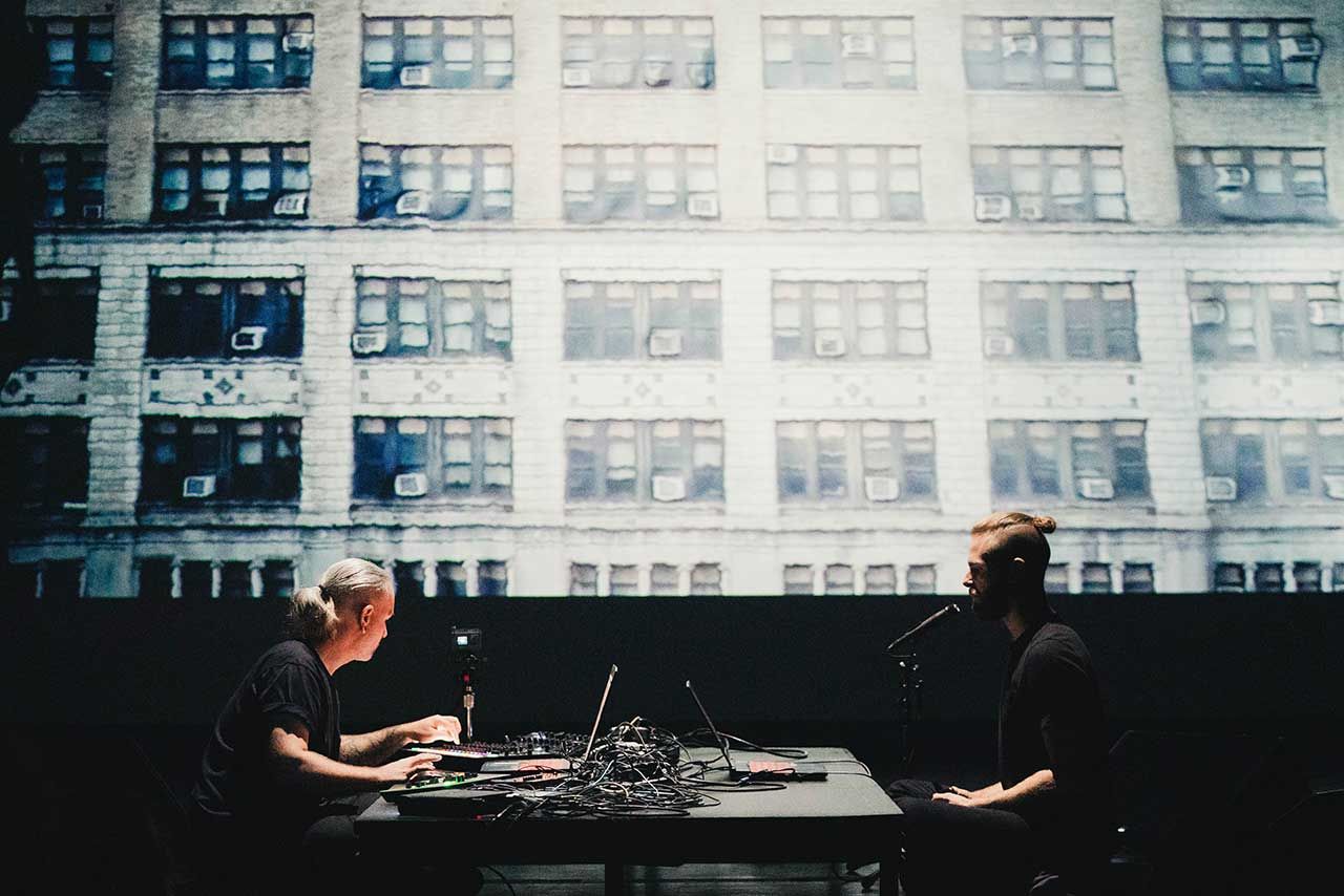Fragments: The Shape of Things — vue de performance