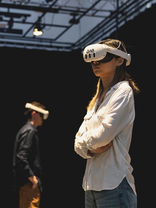 ELEKTRA Virtual Museum — visiteuse en casque Meta Quest